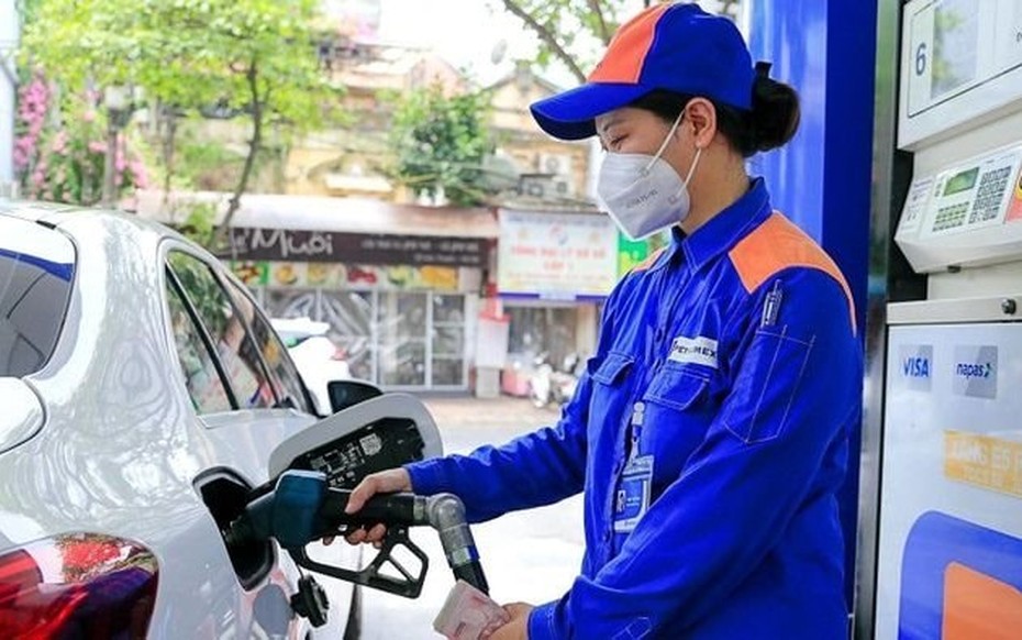 Giá xăng tiếp tục tăng