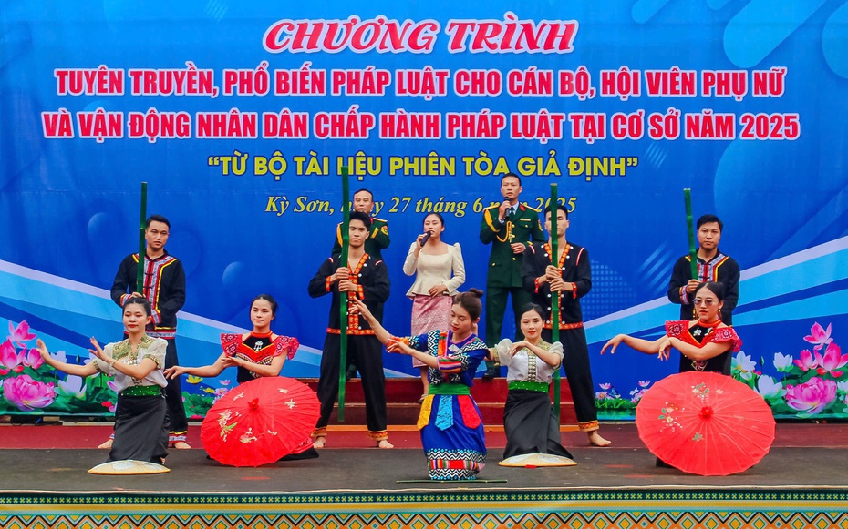 Phiên tòa giả định tuyên truyền pháp luật về ngăn chặn, đẩy lùi bạo lực gia đình