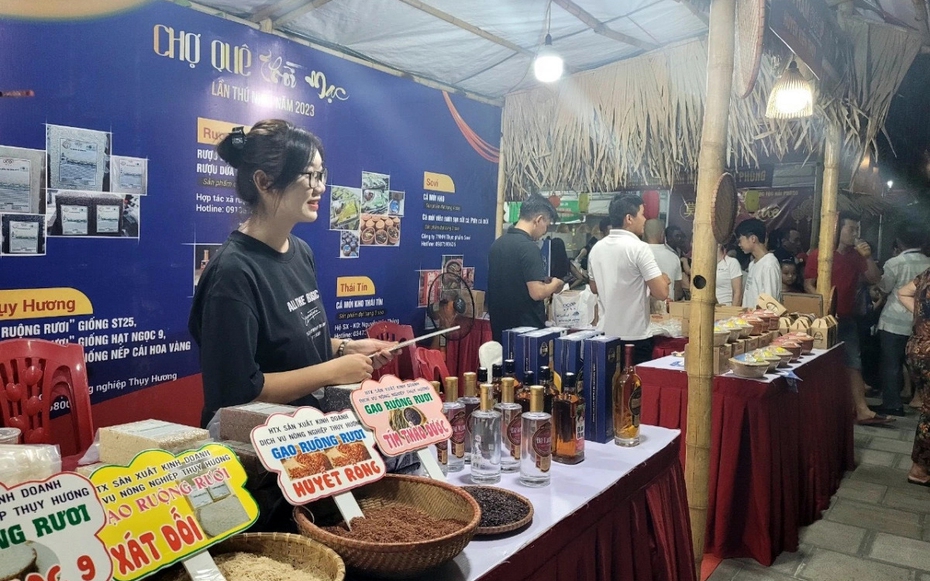 Khoảng 70 gian hàng tham dự chợ quê thời Mạc lần thứ 3