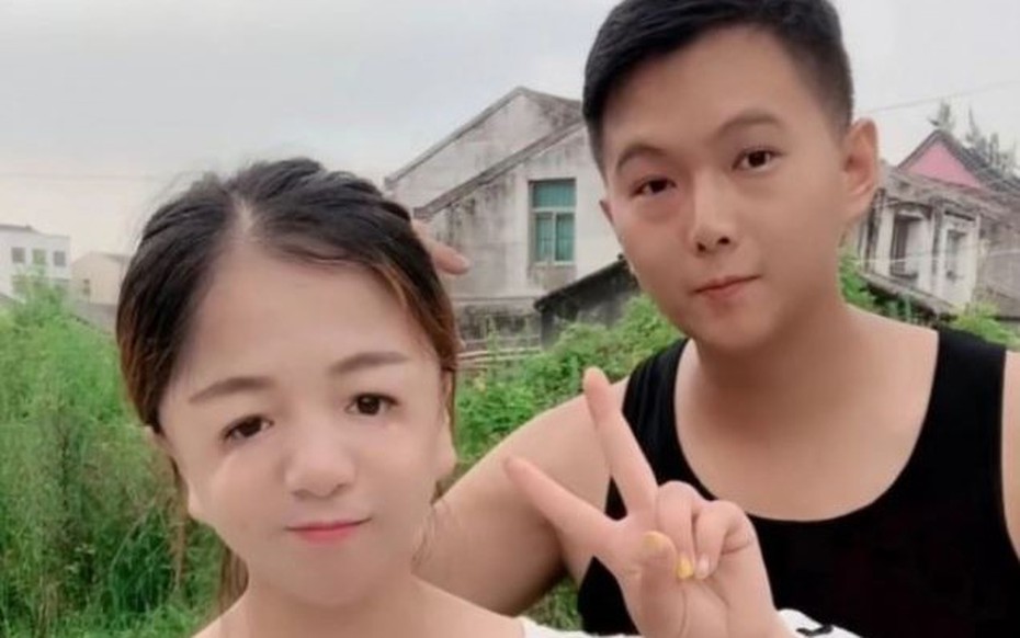 Cô gái mặt "mỏ chim" lấy chồng khoẻ mạnh, sinh 2 con trai khiến ai cũng tò mò