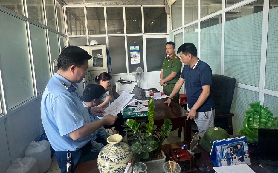 Nam Định: Phát hiện, tạm giữ lượng lớn hàng nhập lậu, không rõ nguồn gốc trên thị trường