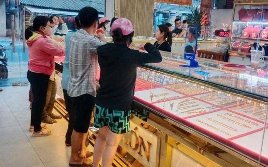 Cuộc chiến chống vàng lậu ở vùng biên – Kỳ 2: Những bàn tay ẩn mình sau đường dây vàng lậu
