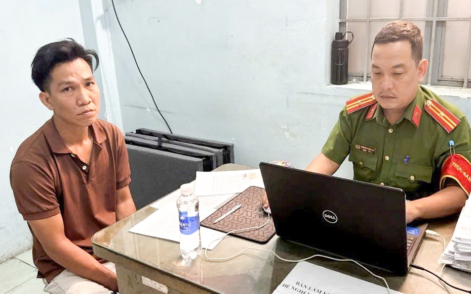 Thủ đoạn của "con bạc" trổ mái tôn trộm sạch tiền ở tiệm tạp hóa