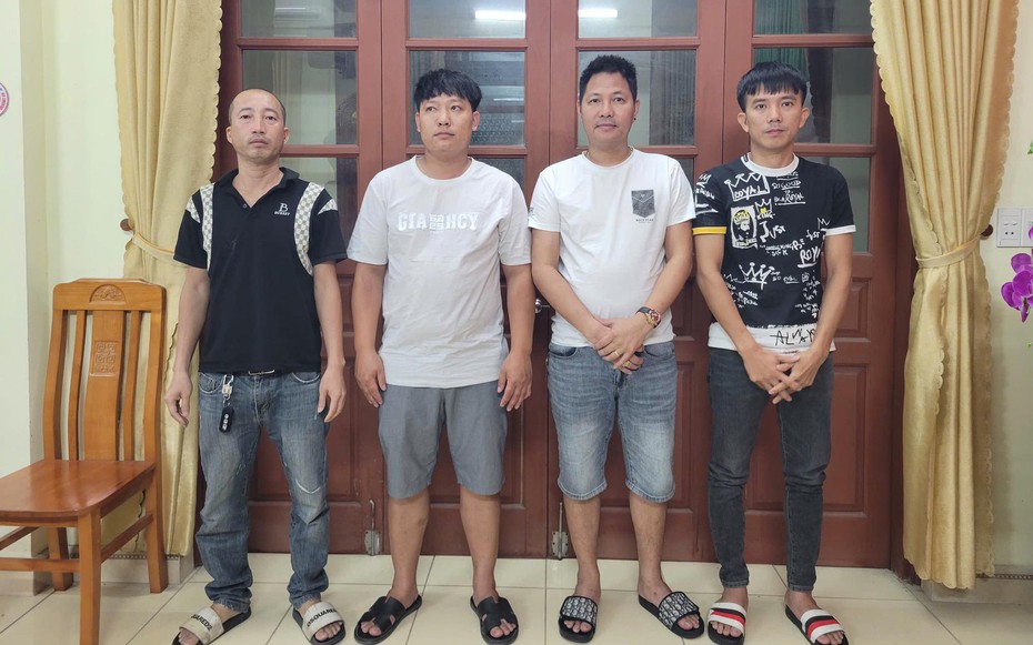 Tạm giữ 4 người chặn xe khách vì tranh giành tuyến lốt ở Nam Định