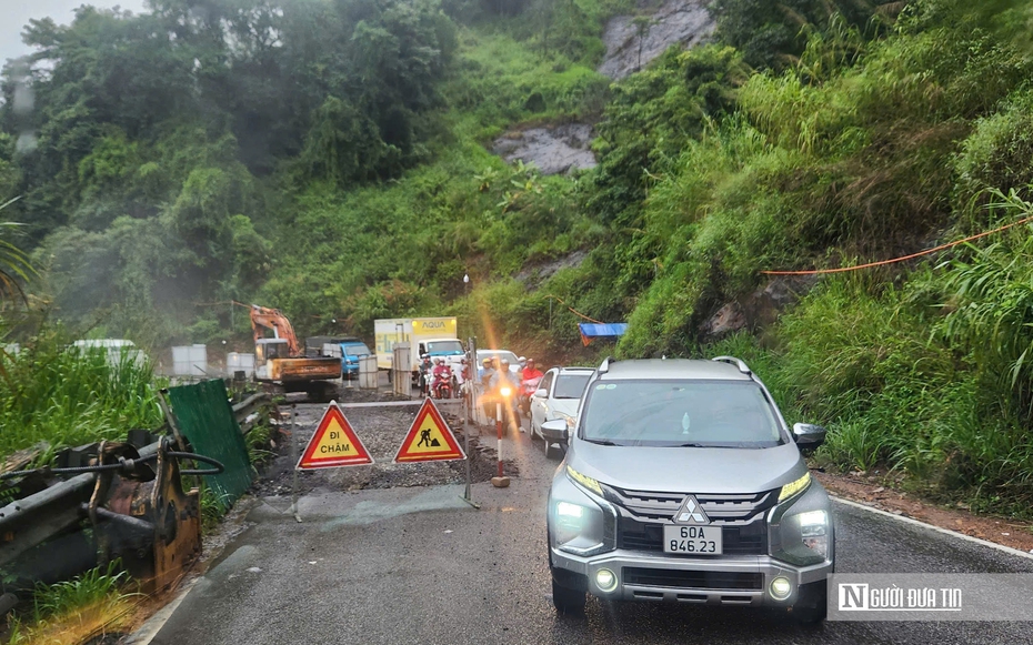 Thi công cầu, giao thông đèo Bảo Lộc ùn tắc nghiêm trọng suốt nhiều ngày