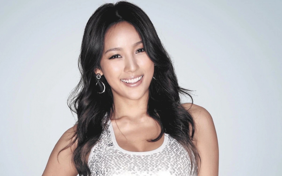 "Nữ hoàng gợi cảm" Lee Hyori gây choáng khi kiếm được 78 tỷ đồng trong 5 tháng