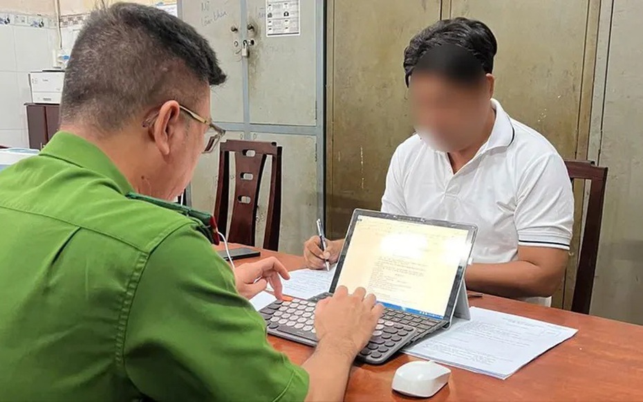 Danh tính người đàn ông chặn ô tô đập phá, đòi hành hung tài xế