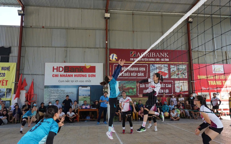 Những hình ảnh ấn tượng giải bóng chuyền nữ tranh cúp Trần Kim Xuyến năm 2025