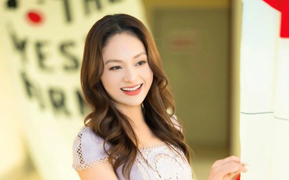 Nữ diễn viên Vbiz nói được 4 thứ tiếng cực đỉnh, nhan sắc bất biến với thời gian