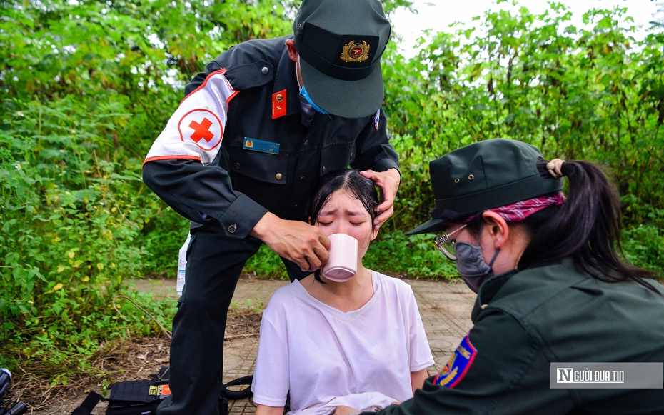 Những nữ chiến sĩ A80 miệt mài luyện tập bất chấp nắng nóng