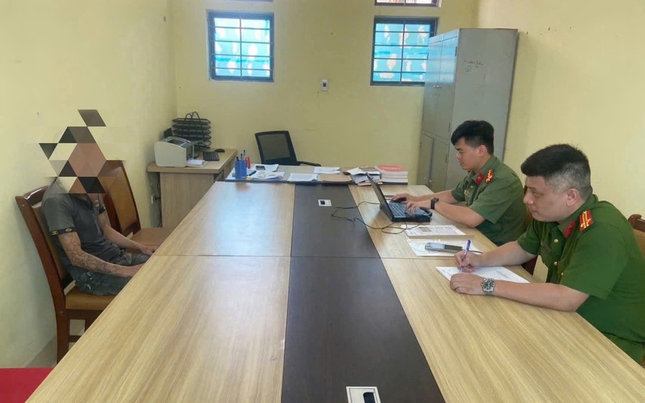 Xử lý nam thanh niên không mặc quần áo nhảy múa, phát trực tiếp lên Facebook