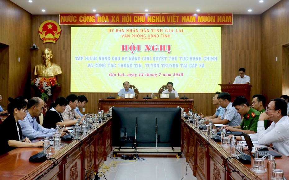 Gia Lai nâng cao chất lượng dịch vụ hành chính: Cán bộ 135 xã, phường được tập huấn