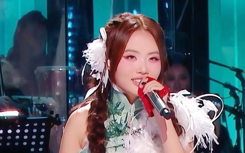 Bán kết Sing! Asia: Phương Mỹ Chi gây ấn tượng khi hát cải lương