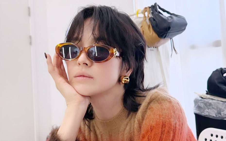 Nữ diễn viên Song Hye Kyo "xuống tóc" gây sốt với hình ảnh đầy lạ lẫm
