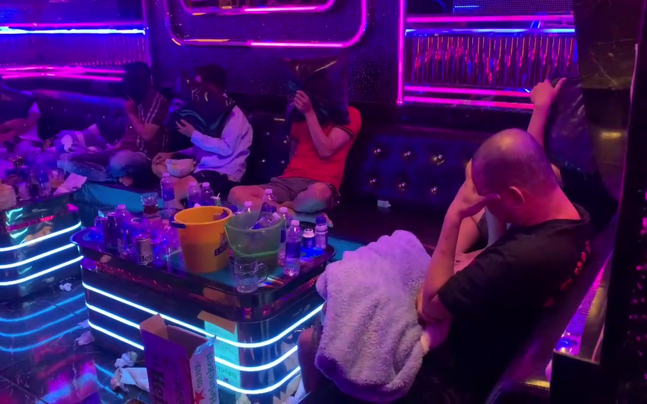 Phát hiện nhóm thanh niên sử dụng ma túy trong quán karaoke