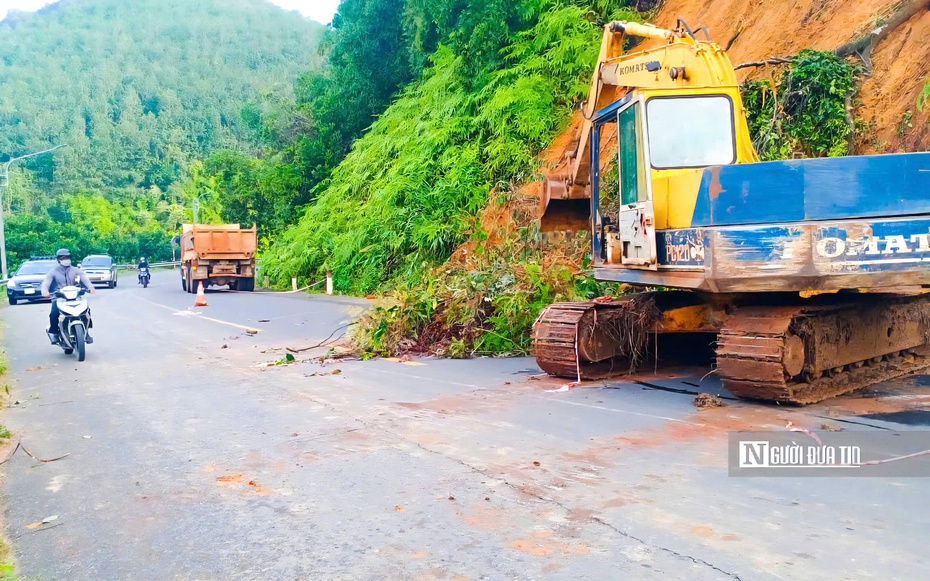 Khẩn trương khắc phục sạt lở tại tuyến đường huyết mạch nối Đồng Nai - Lâm Đồng