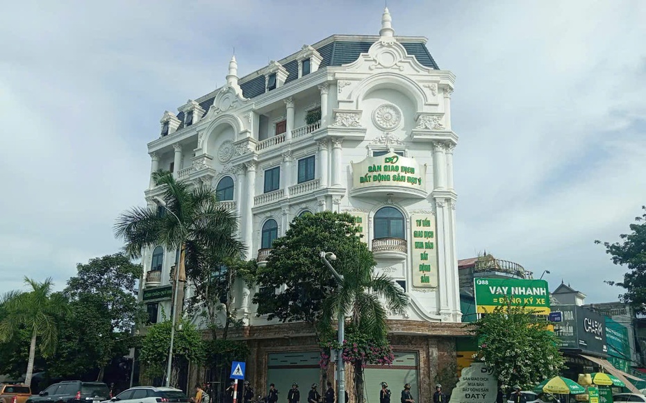 Khám xét tòa biệt thự của một "ông trùm" tại Thanh Hóa