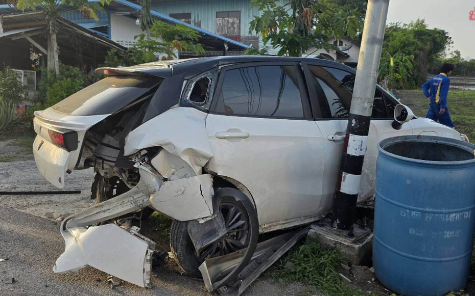 Đang đứng mua đá, người đàn ông 46 tuổi bị ô tô hất văng tử vong