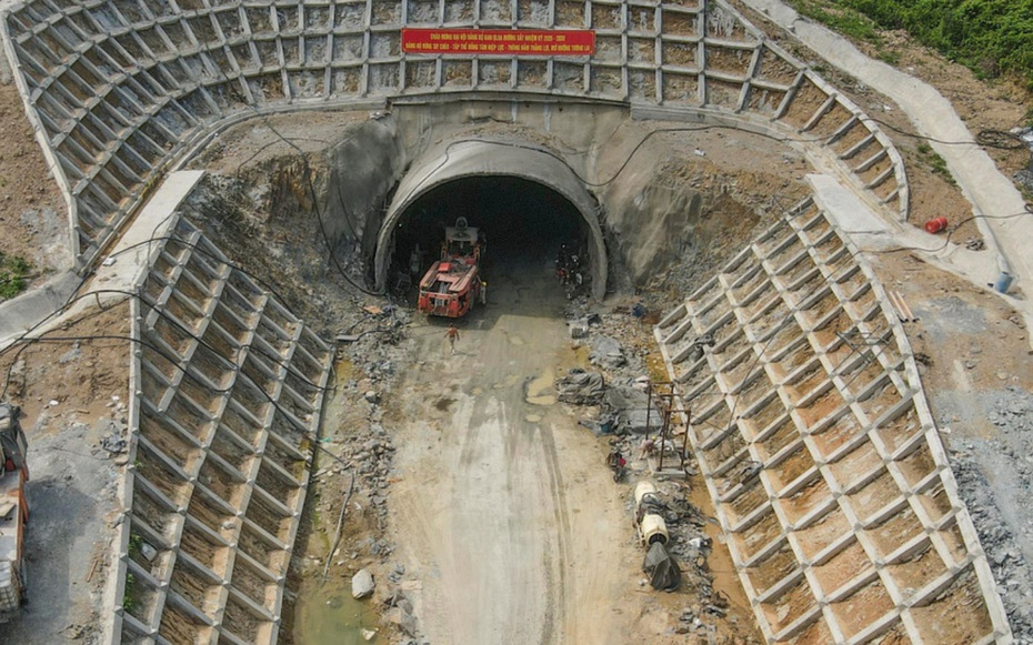 Thông hầm Đèo Ngang nối Hà Tĩnh với Quảng Trị