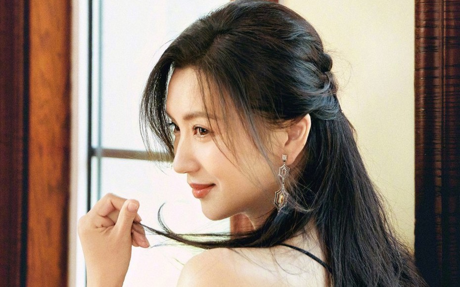 "Mỹ nhân vạn người mê" kết hôn với đại gia, sinh 3 con nhưng vẫn đi làm công ăn lương