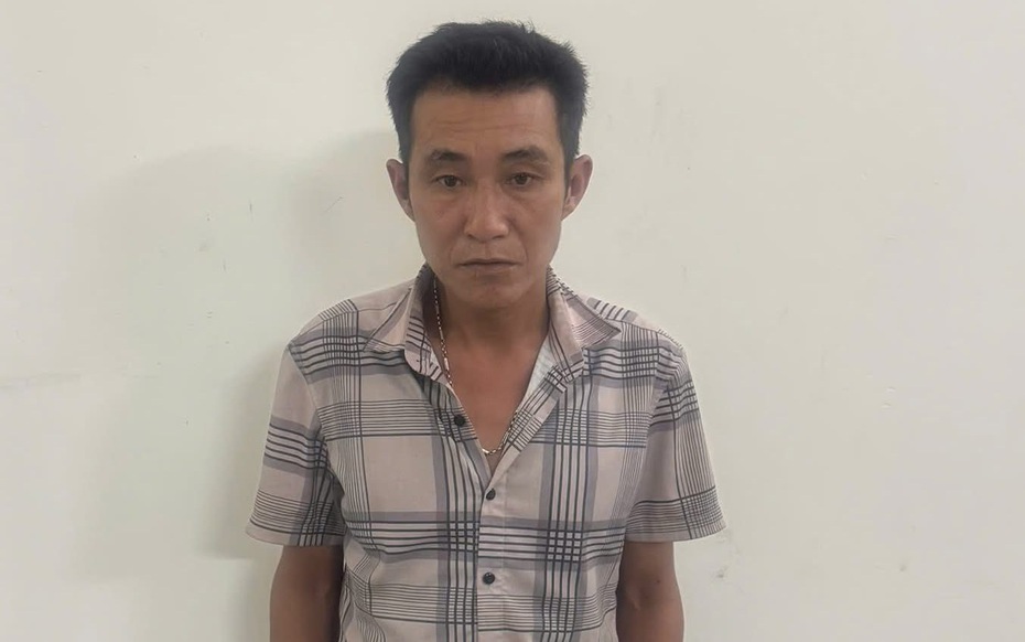 Dụ bé gái chờ xe ven đường về nhà rồi xâm hại, người đàn ông bị khởi tố