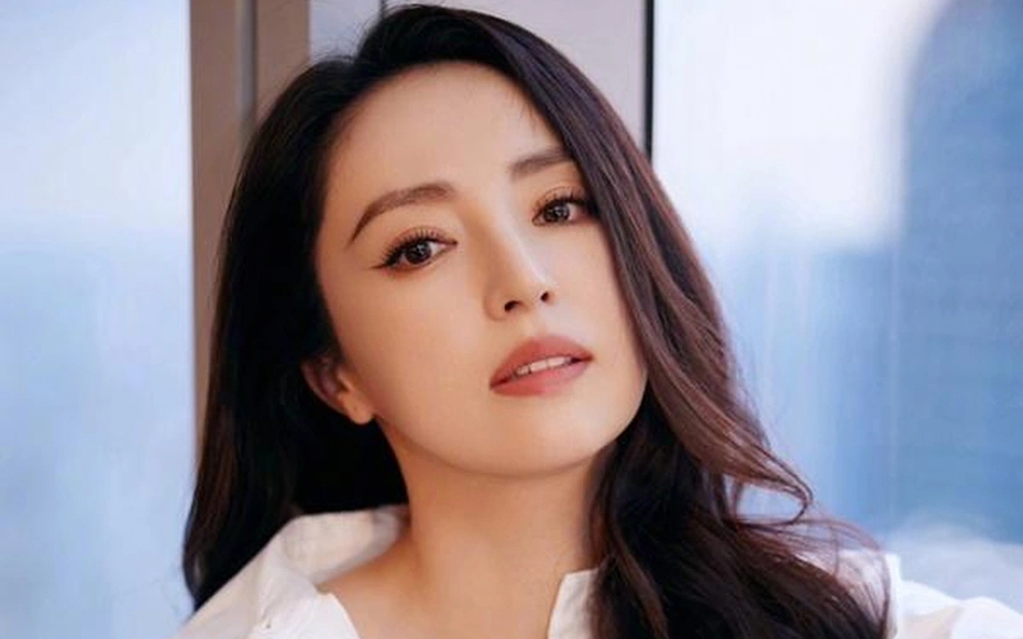 "Cô vợ đáng thương nhất showbiz": Bí mật làm đám cưới với "hồng hài nhi" kém 9 tuổi