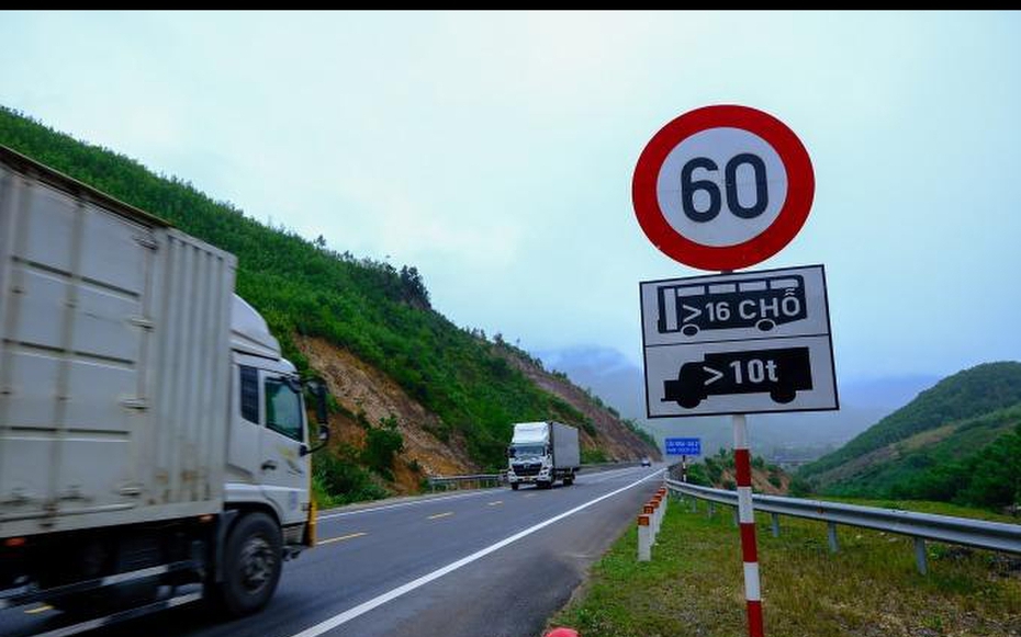 Cục CSGT đang nghiên cứu, đề xuất sơn "tốc độ tối đa cho phép" lên mặt đường