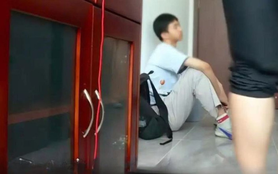 Điểm thi đại học không đủ vào trường top, nam sinh 18 tuổi bị bố mẹ đuổi khỏi nhà