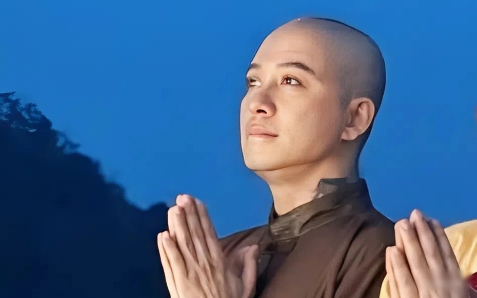 Ca sĩ Tuấn Hưng xuống tóc vì lí do gây xúc động