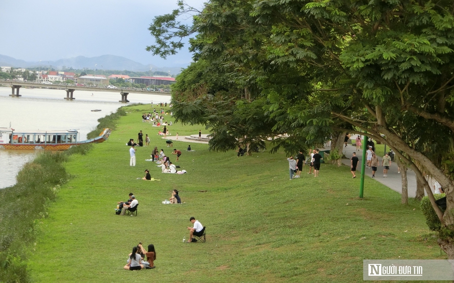 Ảnh: Trốn nóng bên dòng Hương Giang