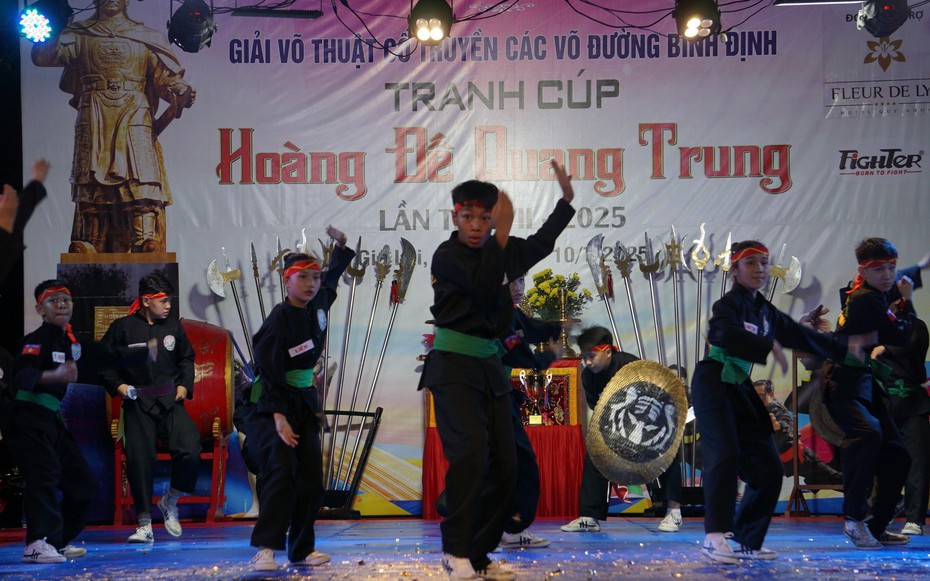 Đặc sắc màn biểu diễn võ cổ truyền trong đêm khai mạc