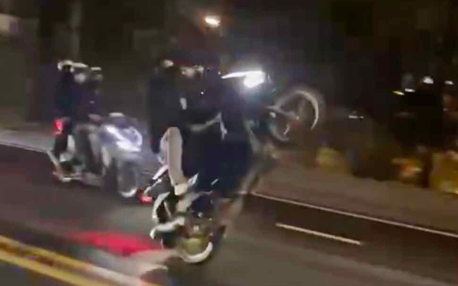 Xử lý nhóm thanh thiếu niên bốc đầu xe, nẹt pô, buông tay trên phố… rồi đăng clip câu view