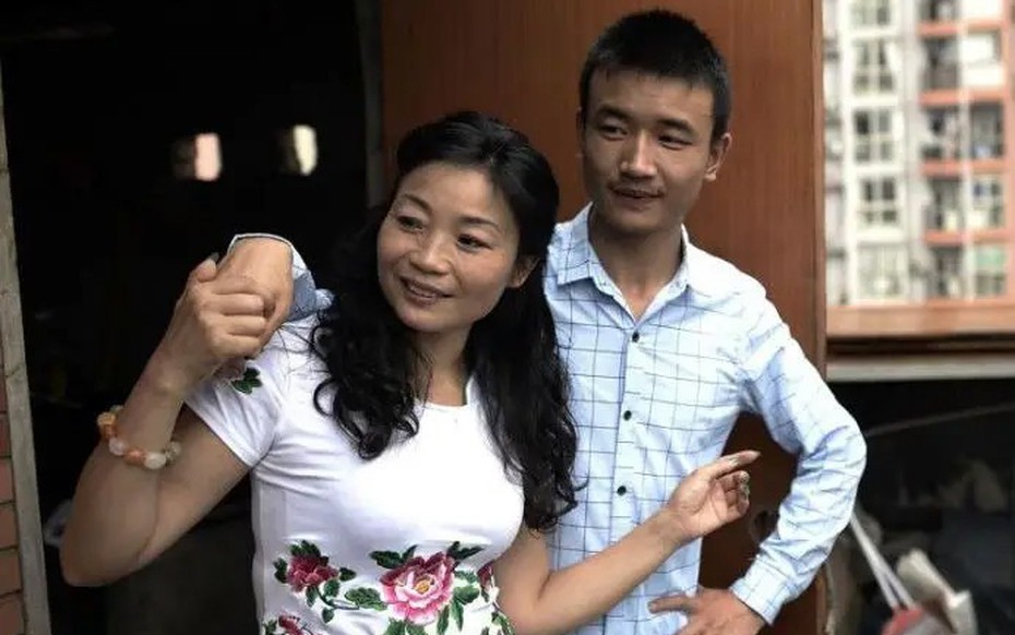 Chàng trai 23 tuổi quyết cưới mẹ đơn thân 46 tuổi, bố mẹ "khóc như mưa"