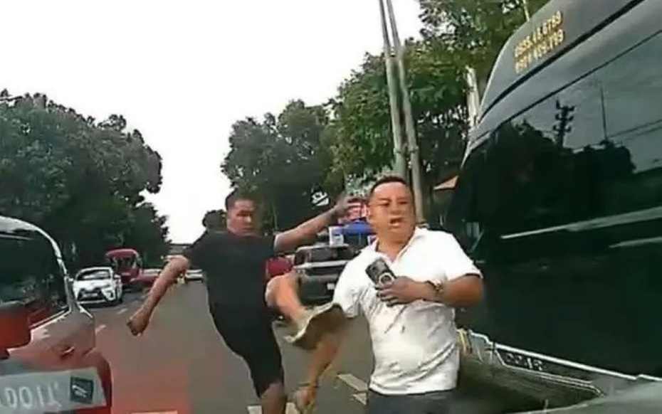 Xác minh clip tài xế đánh người