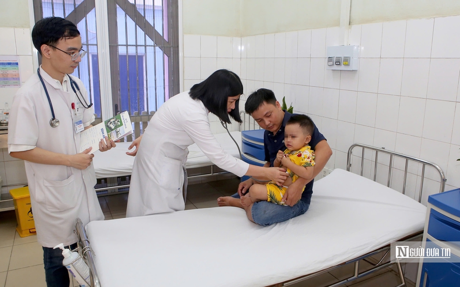 Cứu sống bé trai 2 tuổi bị ngưng tim khi ngã vào hồ cá Koi