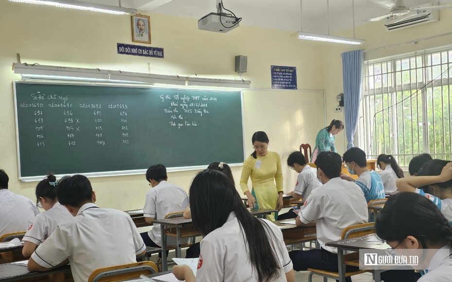 Có nên cấm sử dụng điện thoại trong trường học?