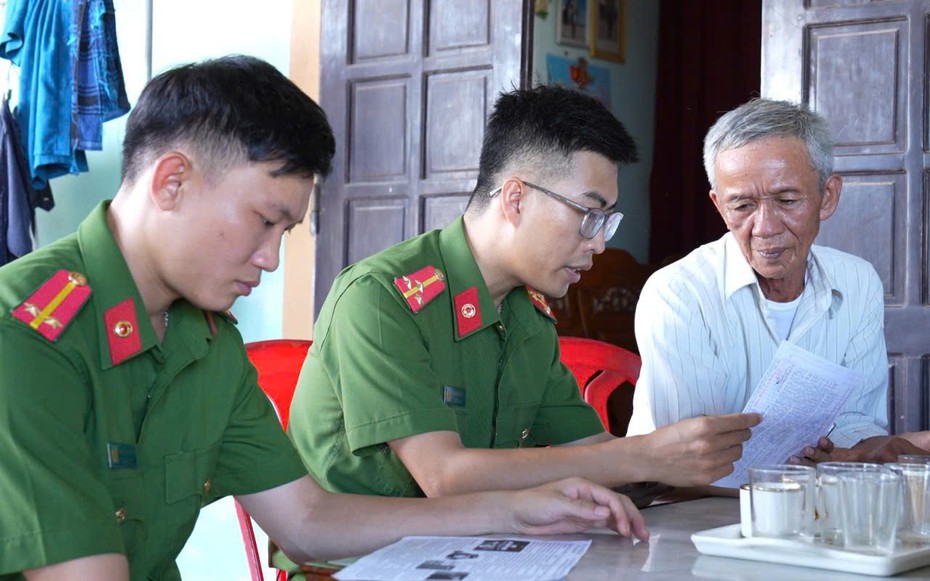 Công an xã "ba xin, hai phải" cùng nhân dân bảo đảm an ninh trật tự cơ sở