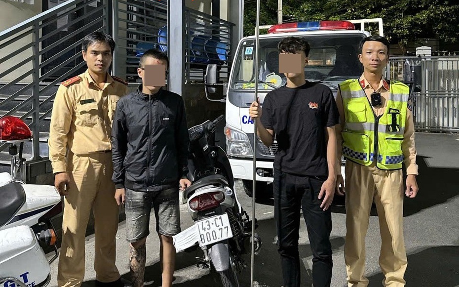Ngăn chặn 2 thiếu niên vác hung khí dài 3m đi đánh nhau