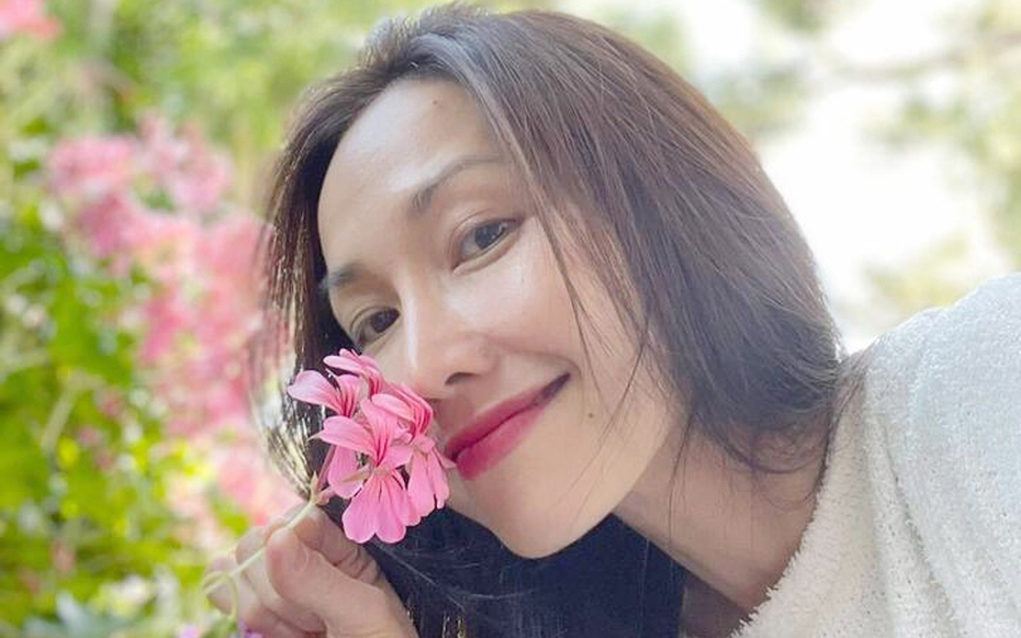 "Út Ráng" Kim Hiền: Tuổi 43 nhan sắc trẻ trung, cuộc sống hạnh phúc bình yên nơi trời Tây