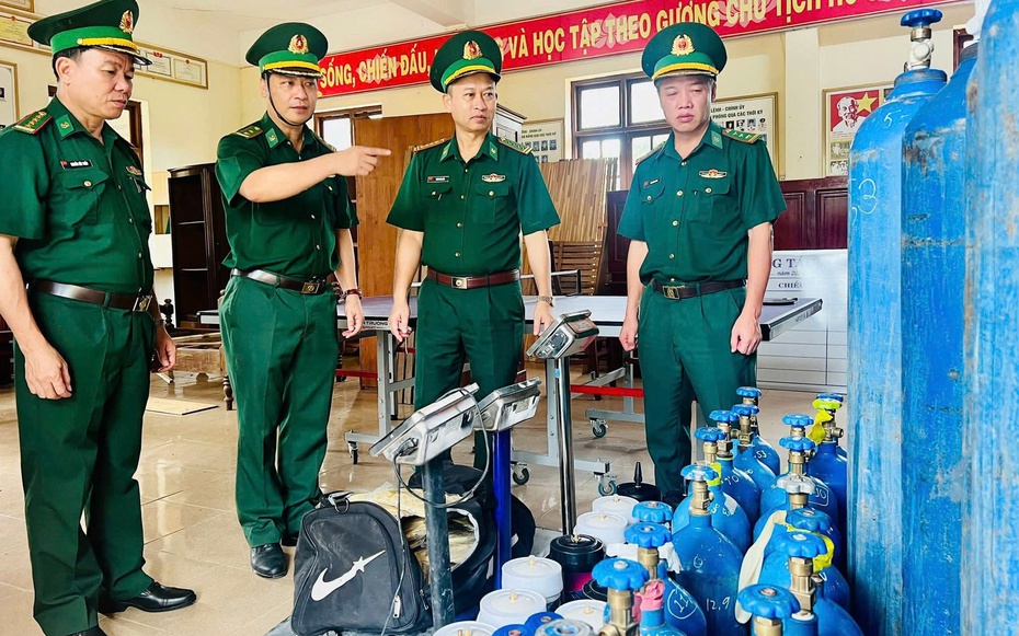163 bình khí cười bị thu giữ ở Đà Nẵng, hé lộ hiểm họa với giới trẻ sau "cảm giác lâng lâng"