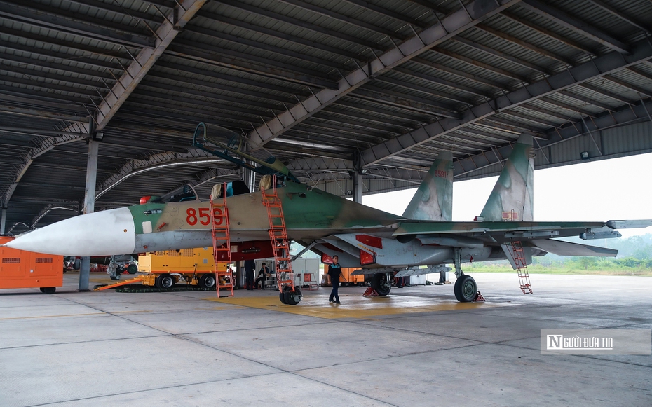 Cận cảnh quá trình thăm khám "hổ mang chúa" Su-30MK2
