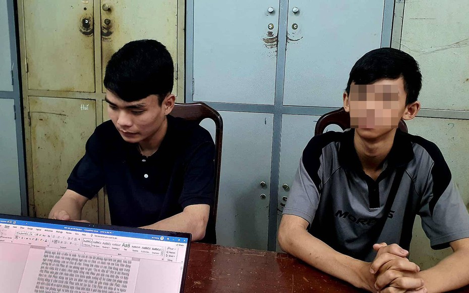Cho rằng bị nhìn đểu, 2 đối tượng dùng dao tấn công 2 người trọng thương