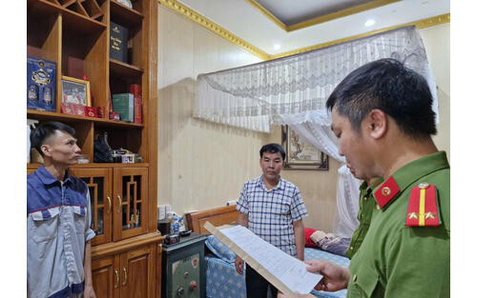 Triệu tập, khám xét chỗ ở của thủ nhang đền Am Tiên và 3 đối tượng