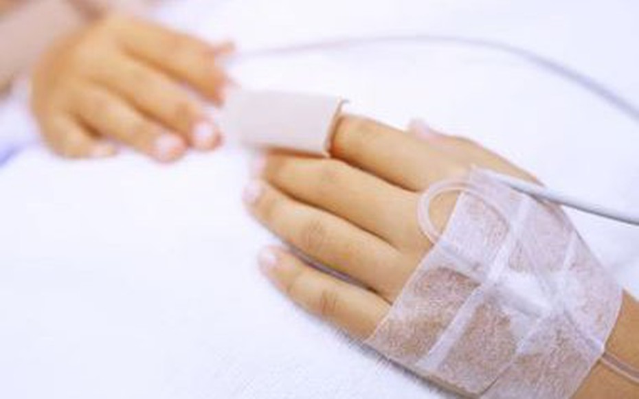 Bé gái 5 tuổi bị co giật, hôn mê sau khi tắm suối nước nóng
