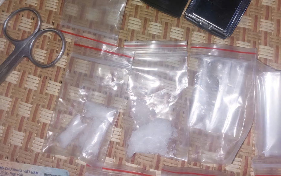 Triệt phá tụ điểm ma túy nằm sâu trong rừng cao su