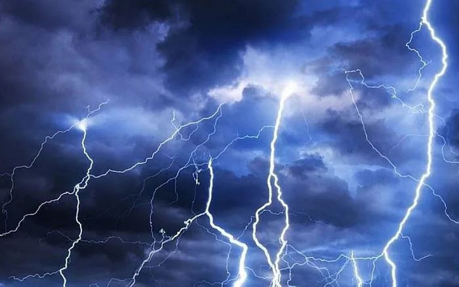Đang nằm trong nhà, cô gái 19 tuổi bất ngờ bị sét đánh trúng