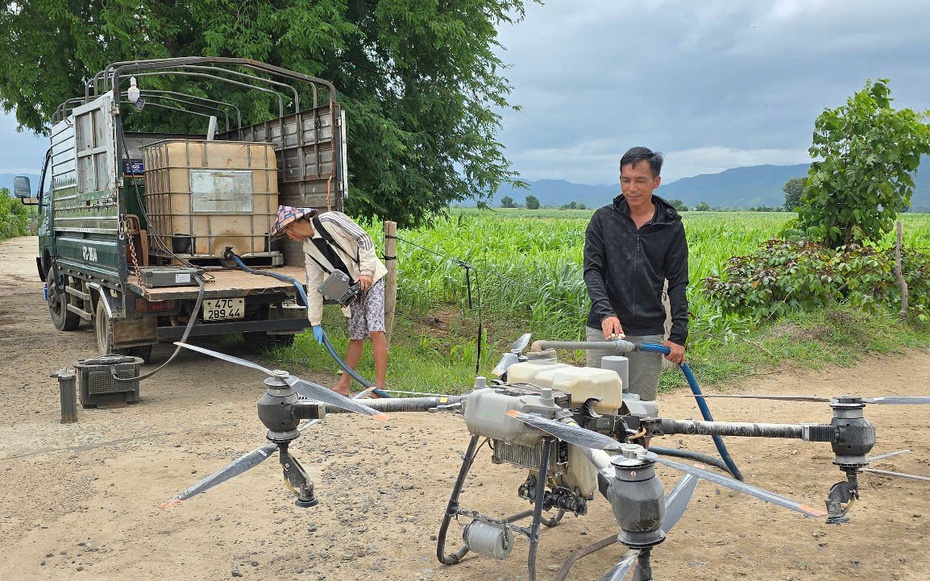 Anh nông dân kể lại phút cân não dùng drone cứu hai em nhỏ mắc kẹt giữa dòng nước xiết