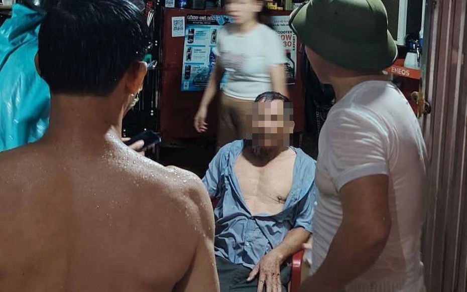Người đàn ông suýt chết khi bị nước cuốn trôi trong cơn mưa lớn ở Đà Nẵng