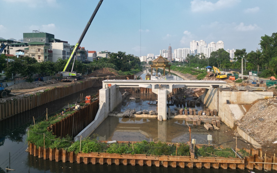 Hà Nội: Đập dâng đầu tiên trên sông Tô Lịch