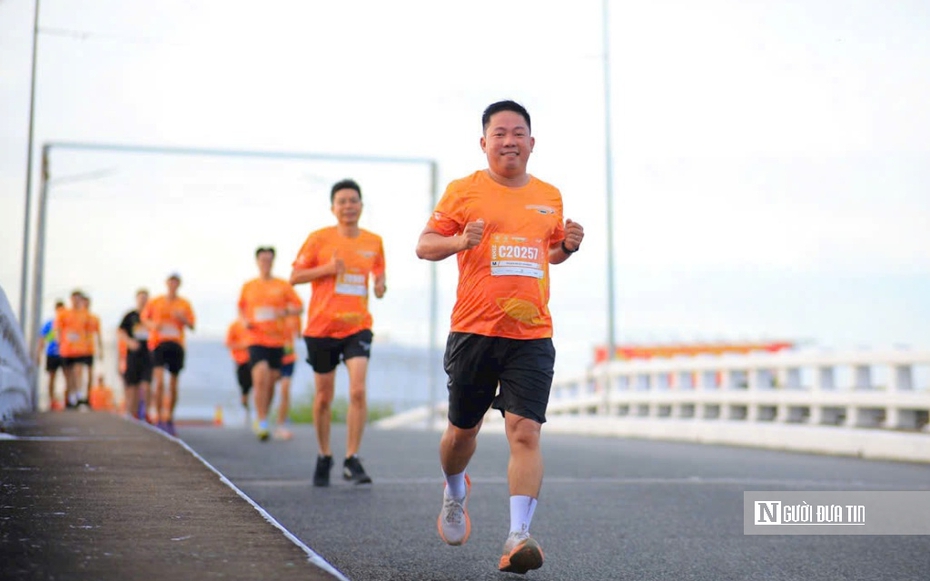 Hơn 5.000 vận động viên “tỏa sáng” cùng giải Marathon lớn nhất đồng bằng sông Cửu Long